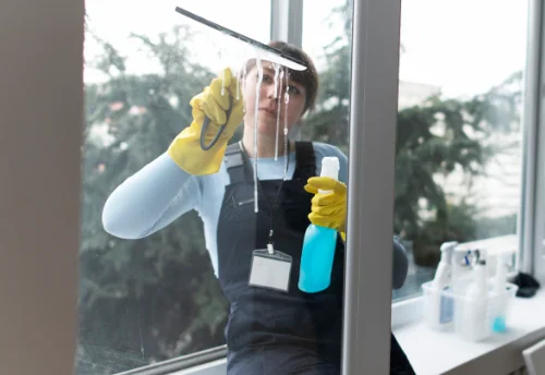 Nettoyage de vitres intérieures et extérieures à la Grande-Motte